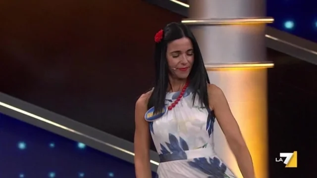 La concorrente ci prova con Flavio Insinna