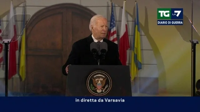 Biden a Varsavia: "Kiev è ancora in piedi, l'Ucraina non sarà mai vittima della Russia"