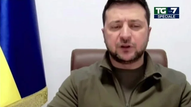 Ucraina, Zelensky alle piazze europee: "Ricordate il numero 79, è il numero di bambini ucraini uccisi dalla guerra"