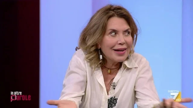 Giambruno-Meloni, Sabina Guzzanti: “Pensare che è stata dieci anni a conversare con una persona di quel tipo…”