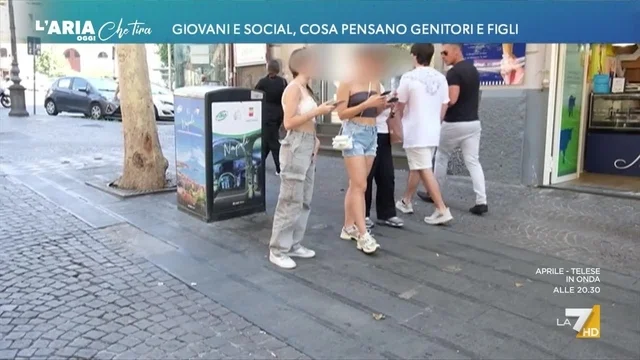 Giovani e social, cosa pensano genitori e figli