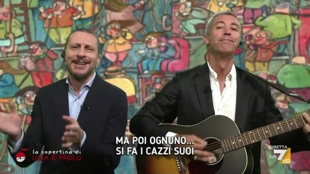 Luca e Paolo cantano "Il campo largo"