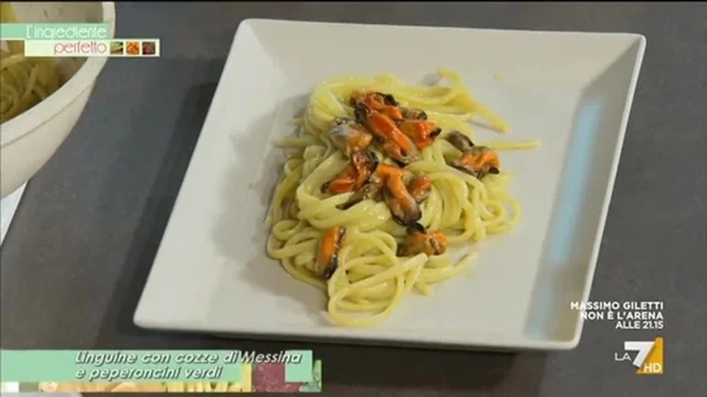 Linguine con cozze e crema di peperoncini verdi