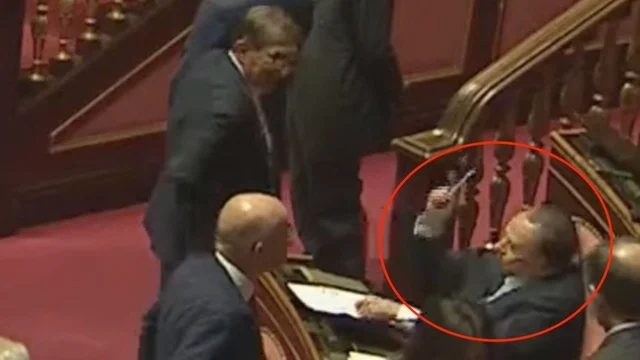"Vaffancu*o!", Berlusconi infuriato al Senato con Ignazio La Russa