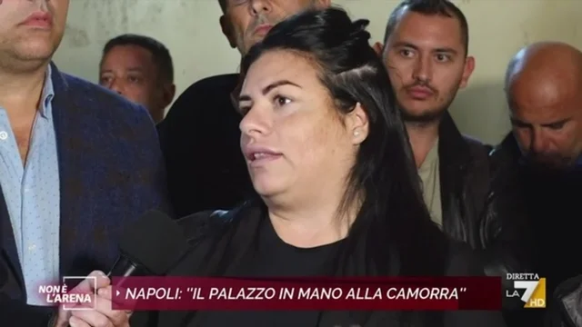 Napoli, l'occupante dopo le minacce a Borrelli: "Chiedo scusa, ma i camorristi non ti farebbero parlare..."