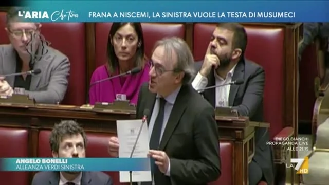 Frana a Niscemi, la sinistra vuole la testa d Musumeci