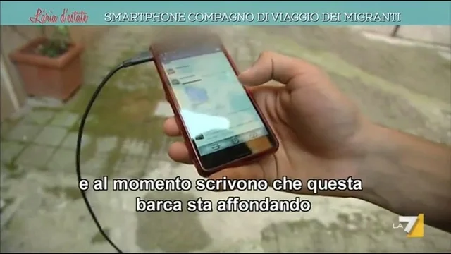 Smartphone compagno di viaggio dei migranti