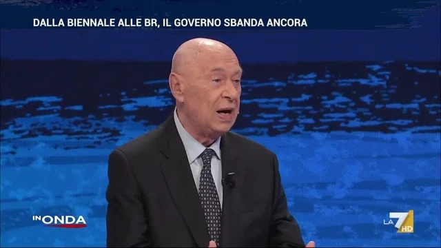 Paolo Mieli incalza Montanari: "Definiresti Putin fascista?"