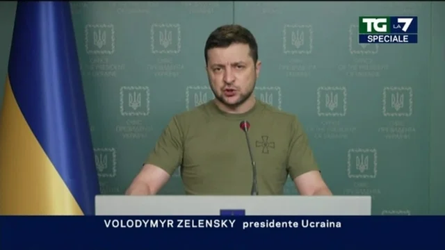 Ucraina, Zelensky agli alleati: "Se non chiudete i cieli, sarete responsabili di questa catastrofe"