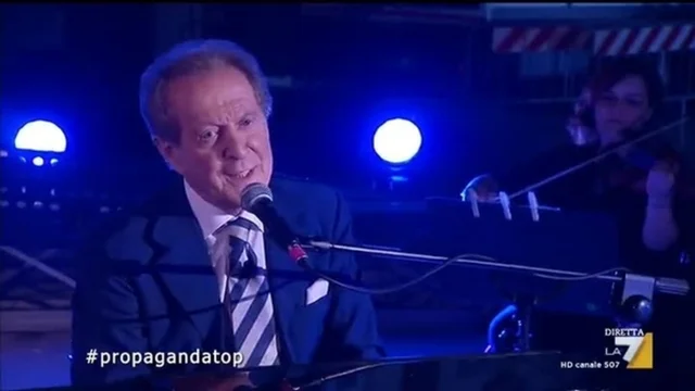 Memo Remigi voce e piano dal vivo a Propaganda Live