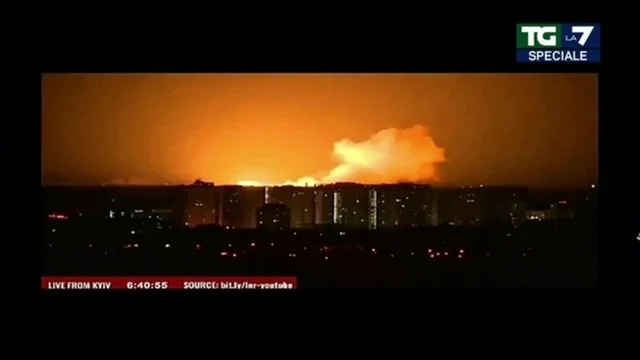 Guerra Russia-Ucraina, esplosioni nel cielo di Kiev: le immagini