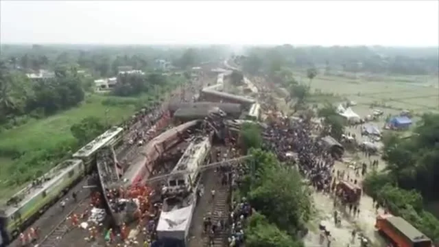 La tragedia ferroviaria in India vista dal drone, le vittime sono almeno 288