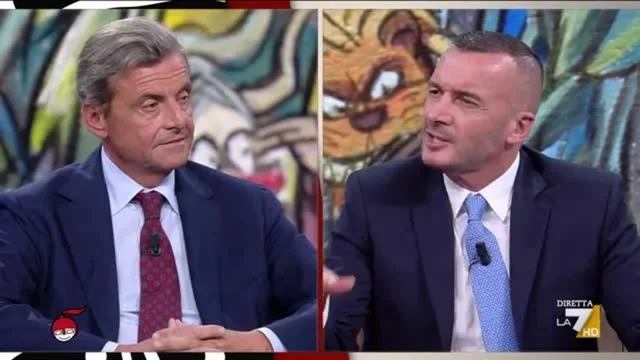 Scontro Casalino-Calenda: "Disonesto intellettualmente", "Vai a fare il comunicatore"