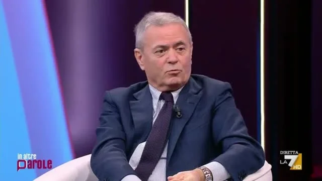 Ezio Mauro racconta un aneddoto nel ricordo di Bossi: “Venne nel mio ufficio preoccupato che Berlusconi gli portasse via consensi”