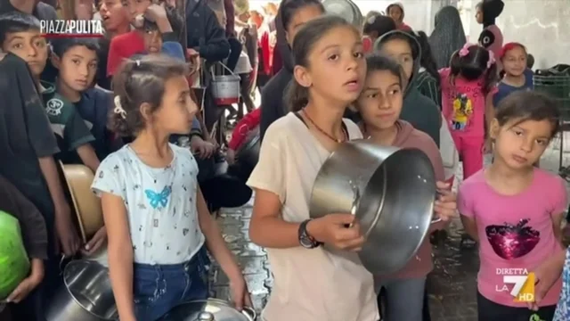 Cosa significa davvero la fame a Gaza: parla Giorgio Monti, medico di Emergency nella Striscia