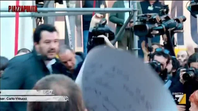 Le immagini della piazza di Salvini, Meloni e Berlusconi a Bologna.