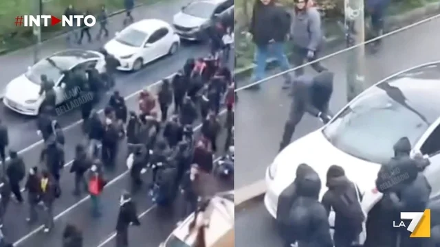Milano, Antifa vandalizzano Tesla in strada