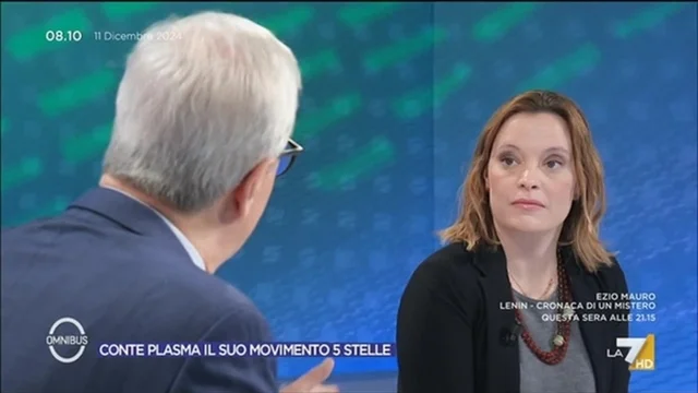 Conte plasma il suo M5S - Omnibus, 11/12/2024