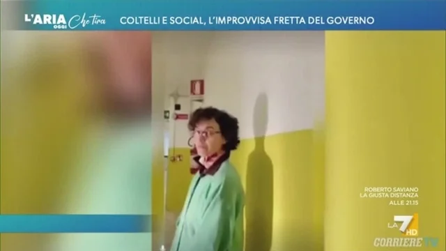 Coltelli e social, l'improvvisa fretta del governo