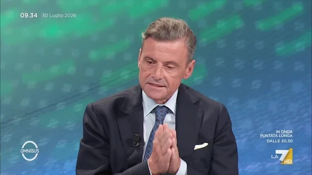 Carlo Calenda: "Vannacci è un fascista dichiarato. Fa impressione"