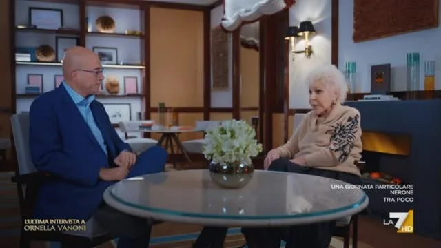Ultima intervista a Ornella Vanoni: “Berlusconi voleva lavorassi con lui ma non mi piaceva la sua tv, si offese”