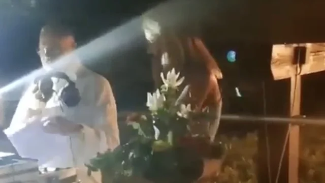 Svela i tradimenti e la lascia davanti a tutti prima del matrimonio: il video integrale