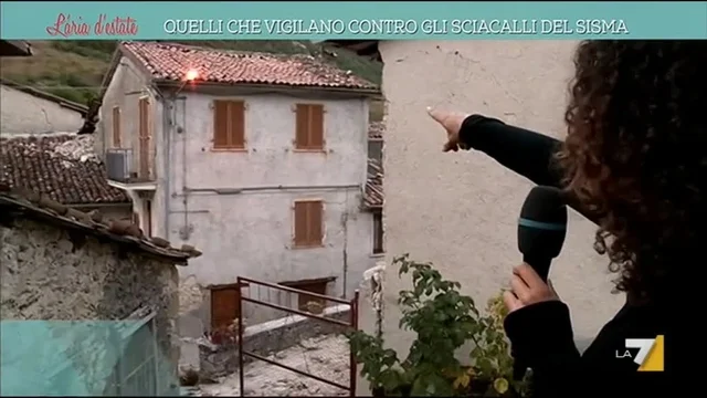 Quelli che vigilano contro gli sciacalli del sisma