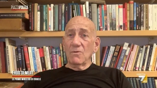 Israele, parla l’ex premier Olmert: «Netanyahu è impotente e dipendente»