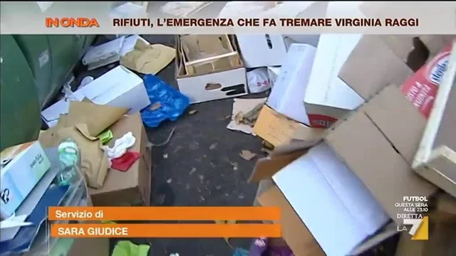 Rifiuti, l’emergenza che fa tremare la Raggi