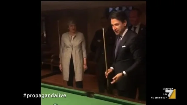 L'audio originale della sfida a biliardo tra Giuseppe Conte e Theresa May