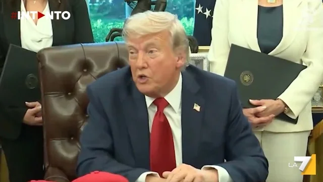 Trump: “Accordo con la Russia vicino, ma trattare con Zelensky è più difficile del previsto”