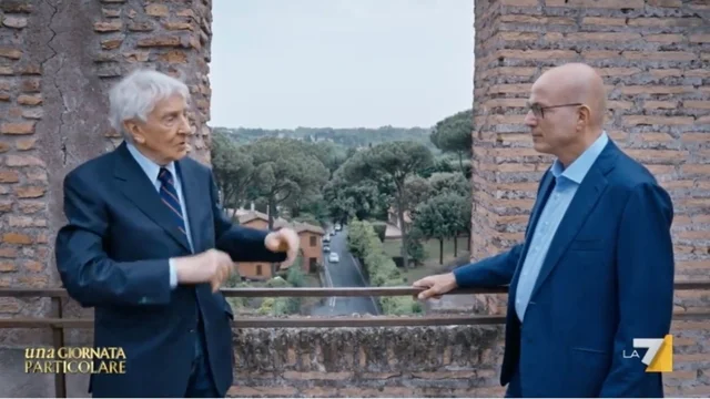 Corrado Augias racconta la liberazione di Roma: “Ricordo tantissime persone. Un brusio forte, veramente libero”