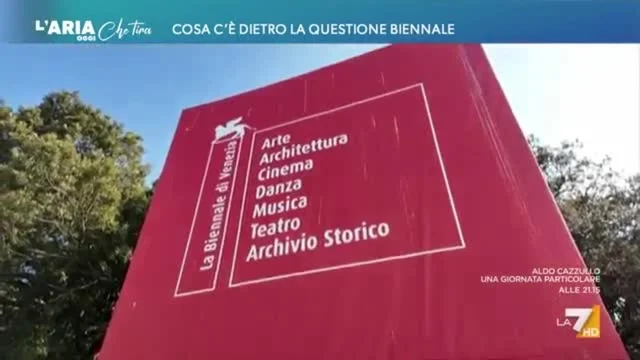 Cosa c'è dietro la questione Biennale