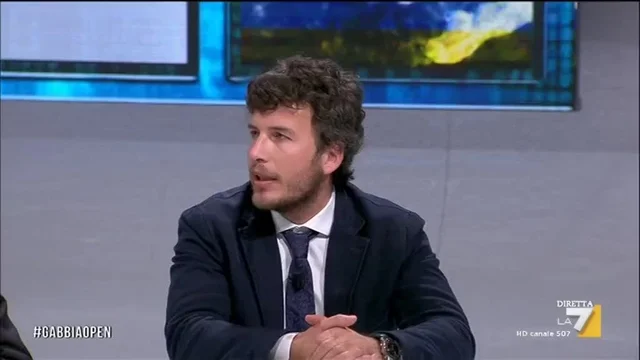 Fusaro: 'Saremo tutti migranti, schiavi delocalizzati e senza diritti'