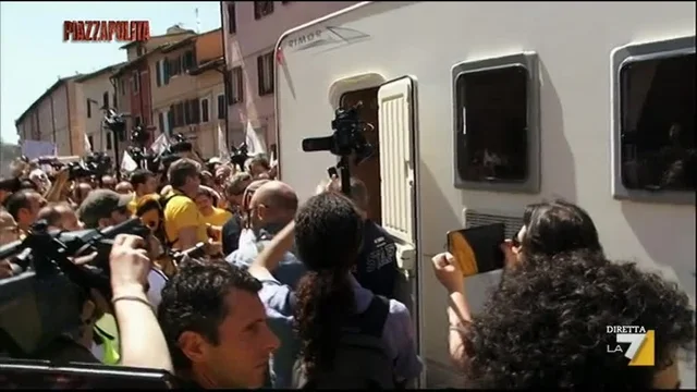 Grillo: I giovani italiani deportati all'estero dalla politica