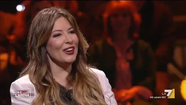 Selvaggia Lucarelli: 'Non ho più votato Renzi e convinta da mio padre ho deciso di votare Cinque Stelle'