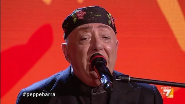 Peppe Barra a Propaganda Live: 'Guerra Tammurriata Nera'