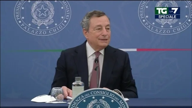 Il premier Mario Draghi difende la Ministra Lamorgese: "E' brava e lavora bene"