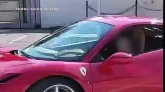 Napoli, bimbo di 11 anni alla guida di una Ferrari