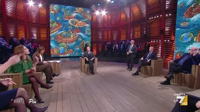 Storace attacca Becchimanzi: "Una cosa che si capisca la sai dire?". Interviene Floris: "Non è che se non la capisce lei..."