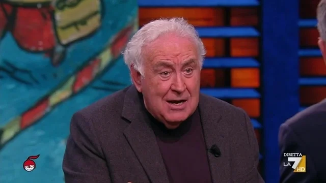 Botta e risposta tra Santoro e Floris: "Mi dicevi bisogna riconquistare Crimea e Donbass" "Non mi è mai venuto in mente"