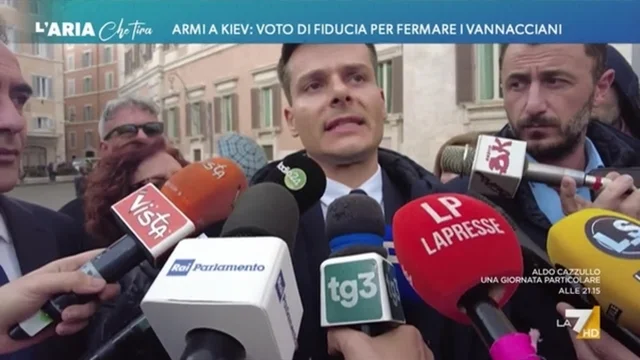 Armi a Kiev: voto di fiducia per fermare i vannacciani