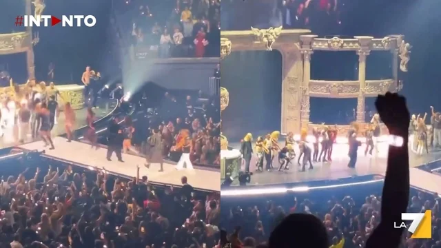 Lady Gaga omaggia Ozzy Osbourne sulle note di "Crazy Train"