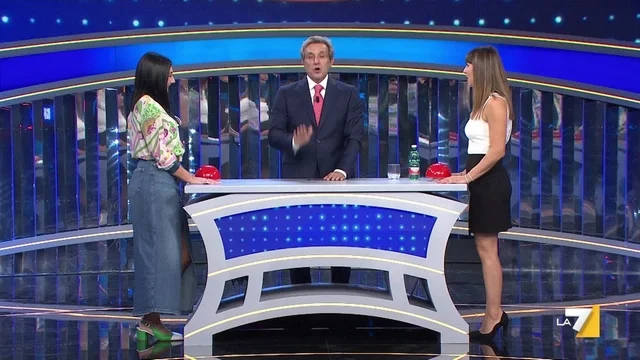 Tuo marito è molto amico di Luca Argentero, ma Luca ci prova con te. Cosa fai?