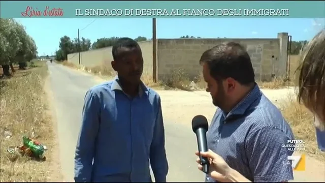 Il Sindaco di destra a fianco degli immigrati