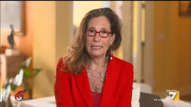 Covid, la virologa Ilaria Capua: "La mascherina va indossata sempre, tranne che in casa"