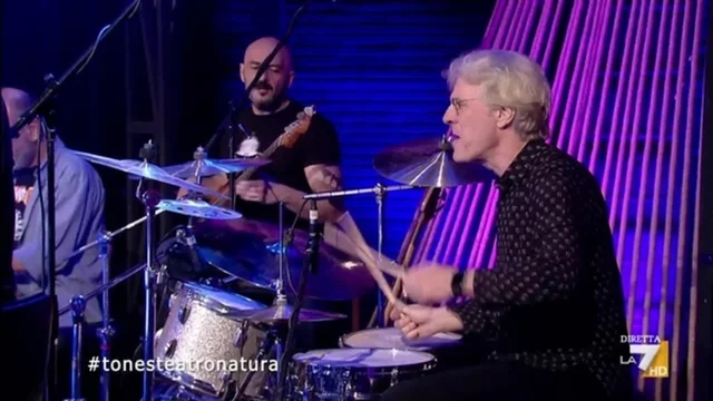"Message in a bottle": Irene Grandi canta i Police con Stewart Copeland alla batteria