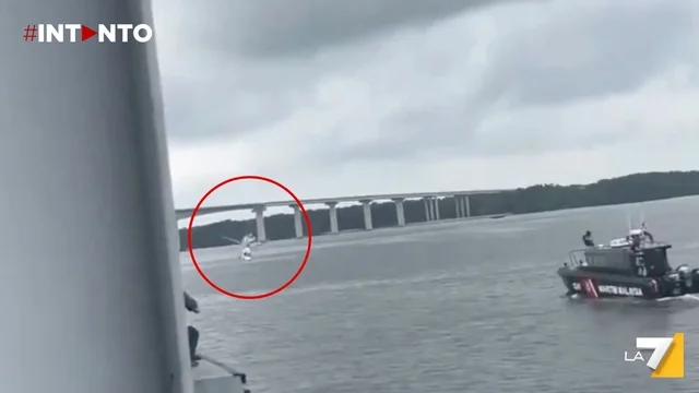 Elicottero della Polizia Malese precipita nel fiume a Johor: miracolo a bordo