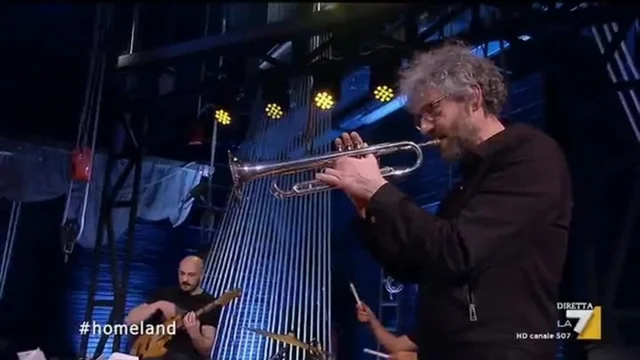 La #propagandaorkestra interpreta la sigla di "Homeland", composta da Sean Callery