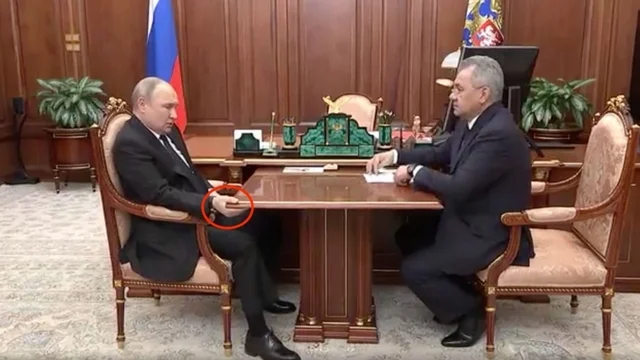 "Putin ha il parkinson", il video dell'incontro col ministro della Difesa: i social si scatenano